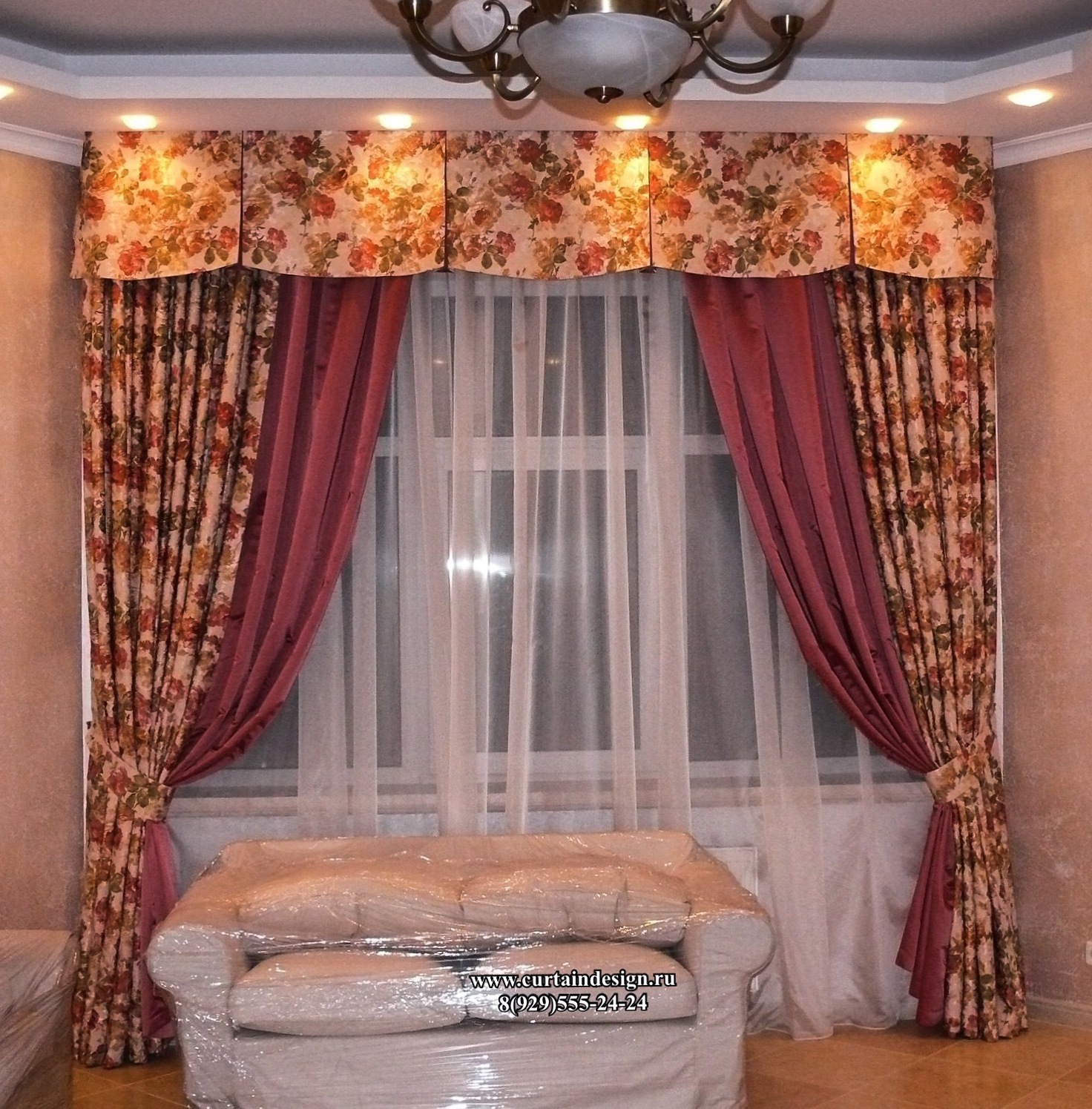 Двойные шторы с ламбрекеном для гостиной